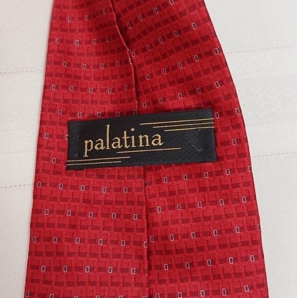 Palatina Imported Silk Neck Tie Red Geometric Pattern - Picture 5 of 6